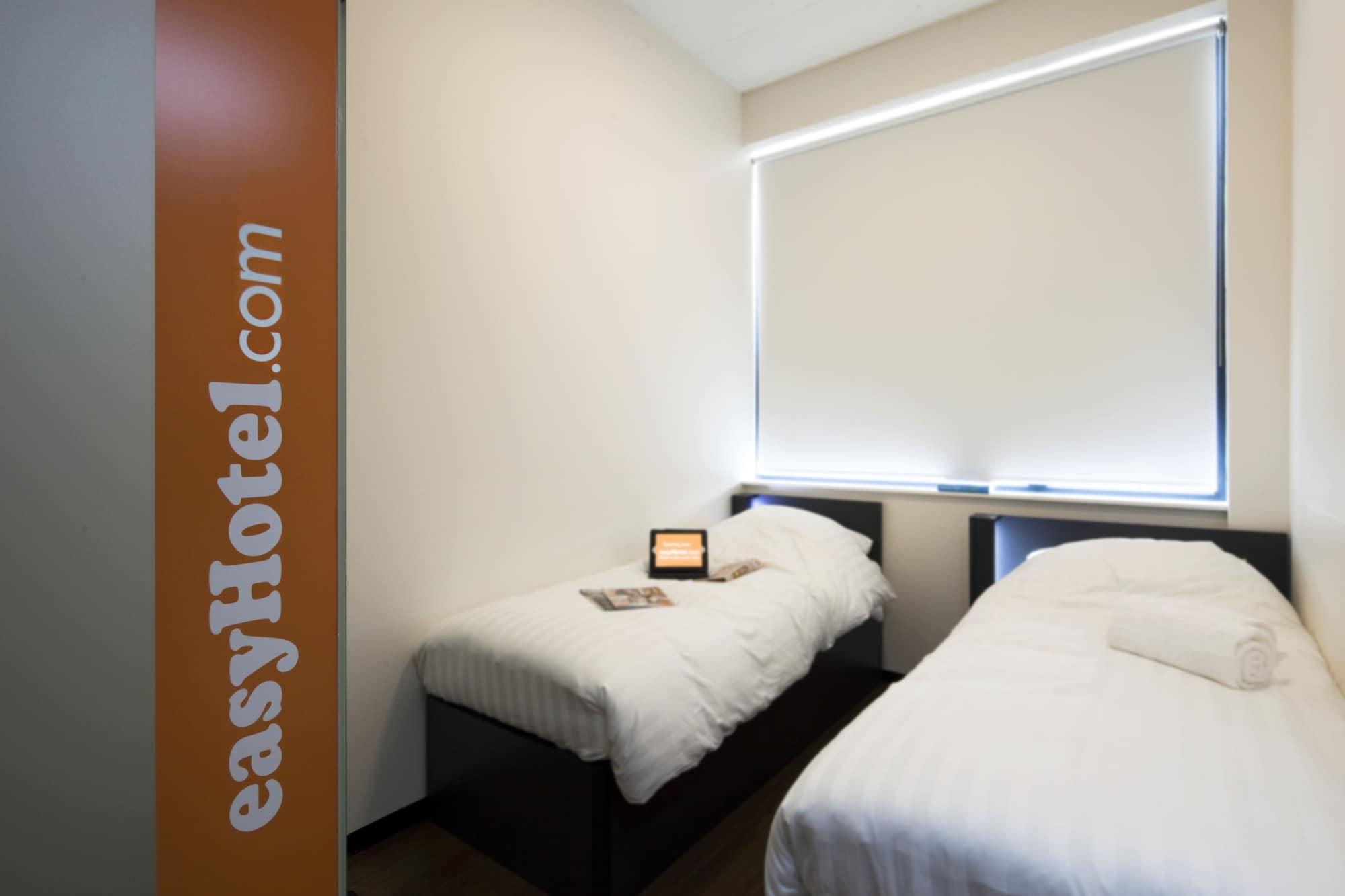 easyHotel Amsterdam City Centre South Buitenkant foto