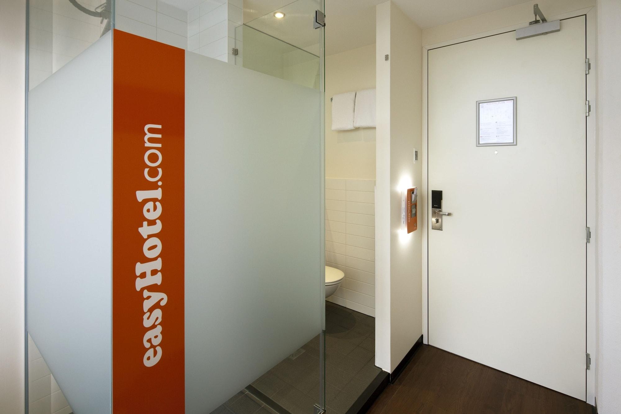 easyHotel Amsterdam City Centre South Buitenkant foto